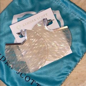 🎉Kendra Scott Kai Statement Disc Earrings🎉